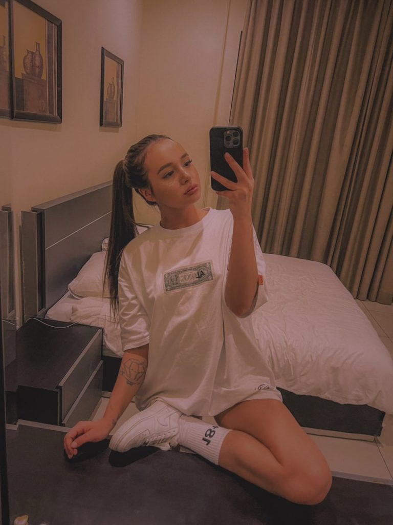 Эскорт от пышных моделей