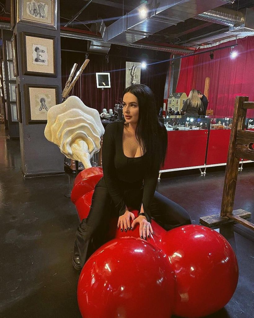 Эскорт модель Зарина в Москве