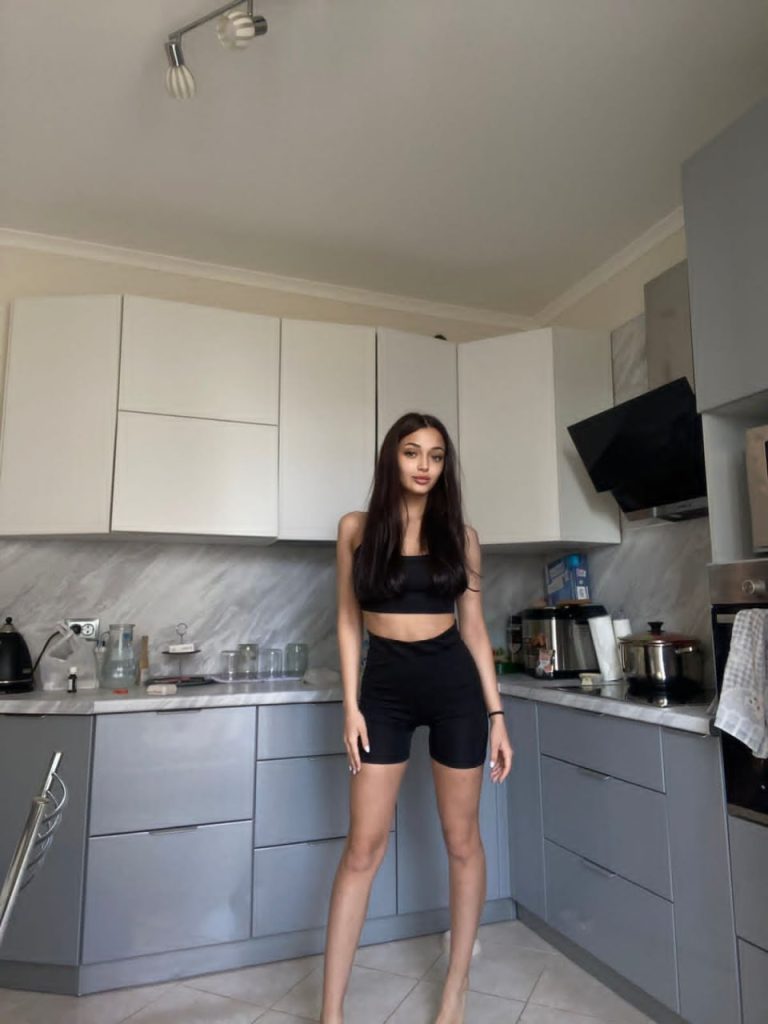 Модель Аполинария в Москве